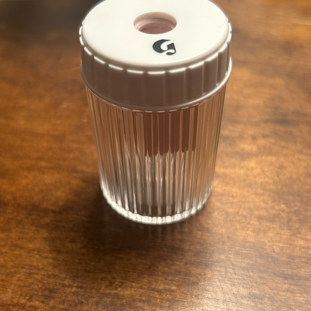 Glossier Make-up Pencil Sharpener with White Screw Lid